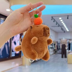 PELUCHE CAPIBARA COLGANTE CON MOVIMIENTO A CUERDA (JTJUG325)